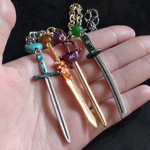 宝石の剣バッグチャーム レジン&天然石 バッグチャーム 魔法雑貨店