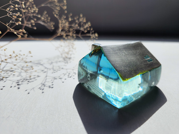 ガラスの家　置物　インテリア　銀屋根　クリア＆ブルー 9枚目の画像