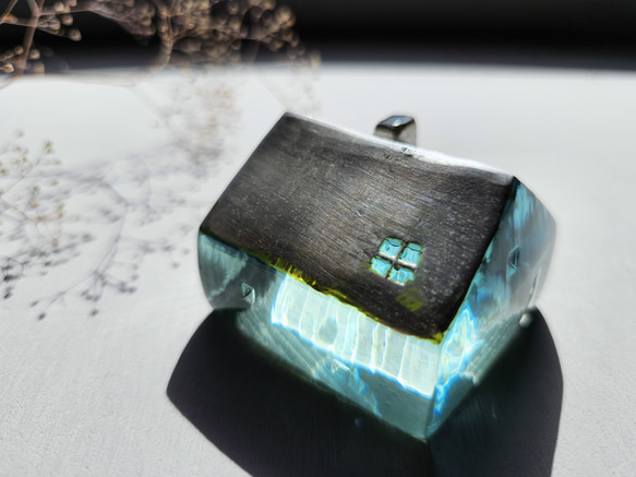 ガラスの家　置物　インテリア　銀屋根　クリア＆ブルー 10枚目の画像