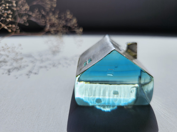 ガラスの家　置物　インテリア　銀屋根　クリア＆ブルー 11枚目の画像