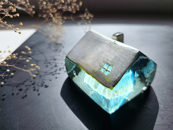 ガラスの家　置物　インテリア　銀屋根　クリア＆ブルー 6枚目の画像