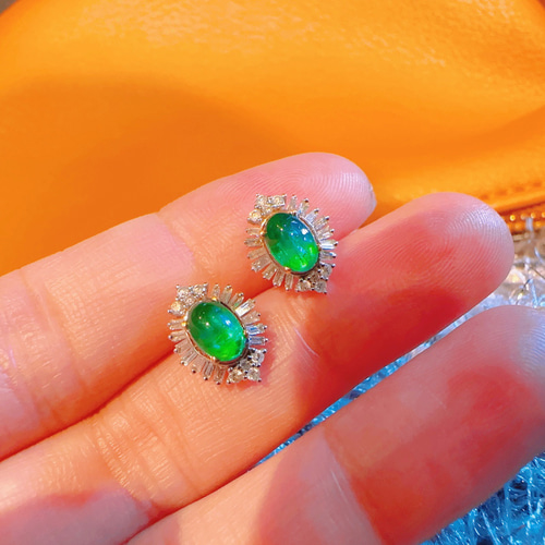 天然ダイヤモンド付きエメラルドピアスk18 ピアス（スタッド・一粒  
