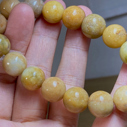 ミャンマー産本翡翠　個性的、『鶏油黄』黄翡翠金銭福字彫リブレスレット　鑑定書付き ミャンマー産本翡翠 個性的、『鶏油黄』黄翡翠金銭福字彫リ