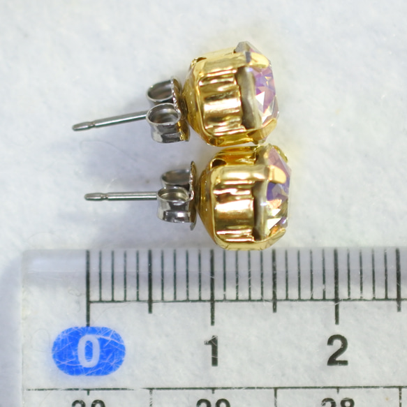 施華洛世奇正常顏色水鑽耳環（8毫米，夜光綠，鈦柱） 第5張的照片
