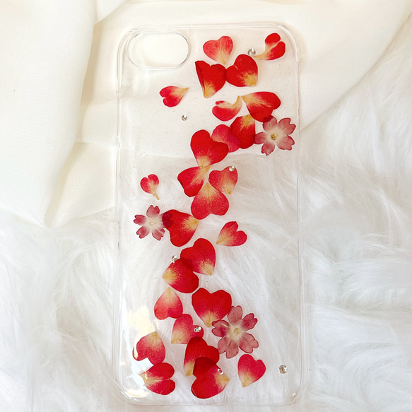 【全機種対応】赤いハートの流れる押し花スマホケース 2枚目の画像
