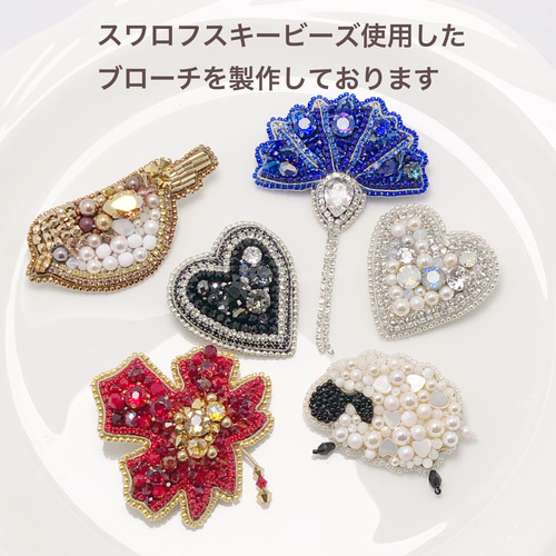 ビーズ刺繍ブローチ♡ハンドメイド ビーズ刺繍 ホワイトビジューのハートブローチ ブローチ Lien