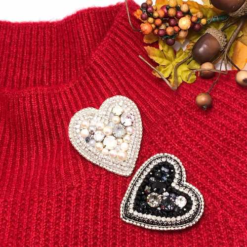 ビーズ刺繍 ブラックビジューのハートブローチ ブローチ Lien 通販