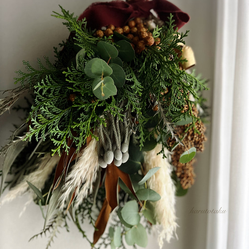 ドライになりゆくスワッグ】パンパスグラスと針葉樹の自然の香り溢れる