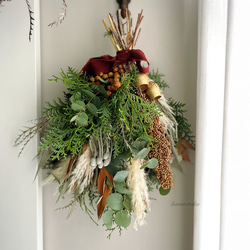 ドライになりゆくスワッグ】パンパスグラスと針葉樹の自然の香り溢れる