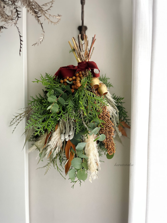 針葉樹と木ノ実のクリスマス縦長スワッグ✴︎冬のスワッグ