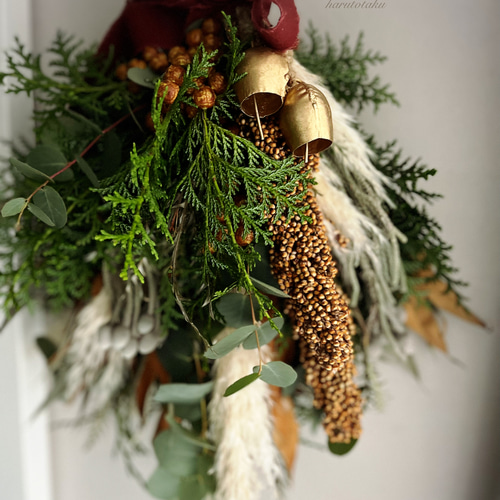 ドライになりゆくスワッグ】パンパスグラスと針葉樹の自然の香り溢れる