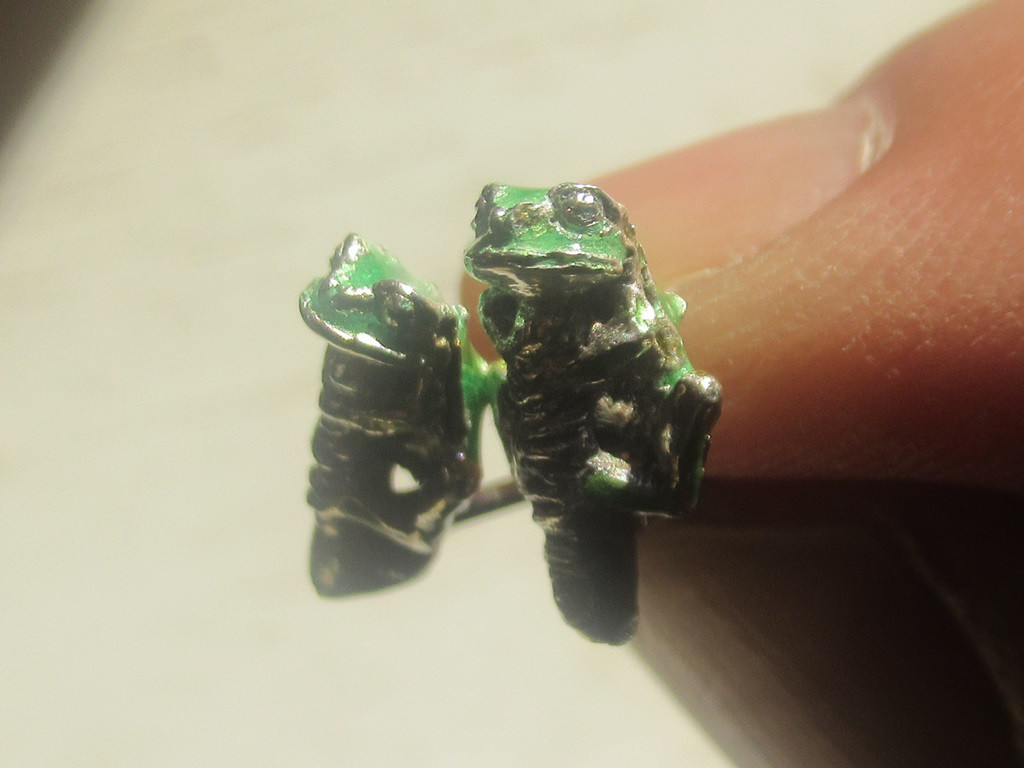 ＜＜前向きカエルのピアス　ペア＞＞　アマガエル