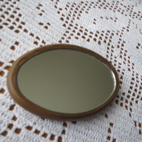 木彫りの小さな楕円ハンドミラー☆浮き彫りひまわりの花☆材質朴ノ木