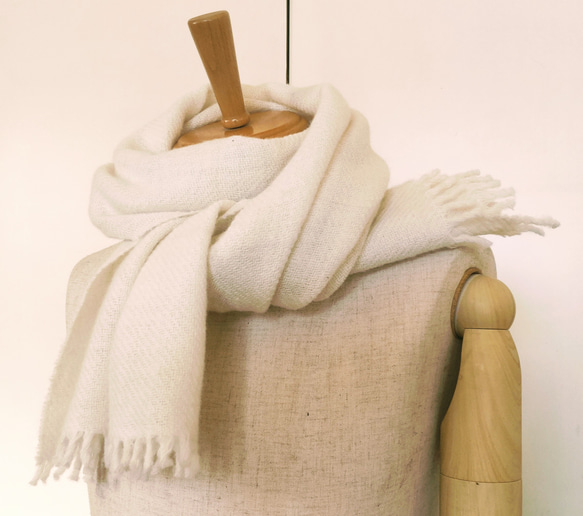 手紡ぎ手織り 羊毛（ウール）１００％ストール ホワイト 1枚目の画像