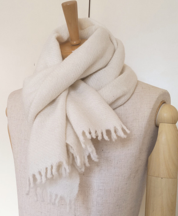 手紡ぎ手織り 羊毛（ウール）１００％ストール ホワイト 2枚目の画像