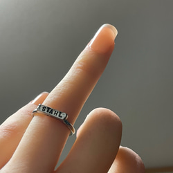 Engraved letter ring by Peach ワーズリング German 6枚目の画像