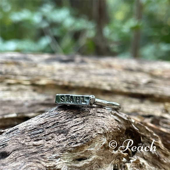 Engraved letter ring by Peach ワーズリング German 1枚目の画像
