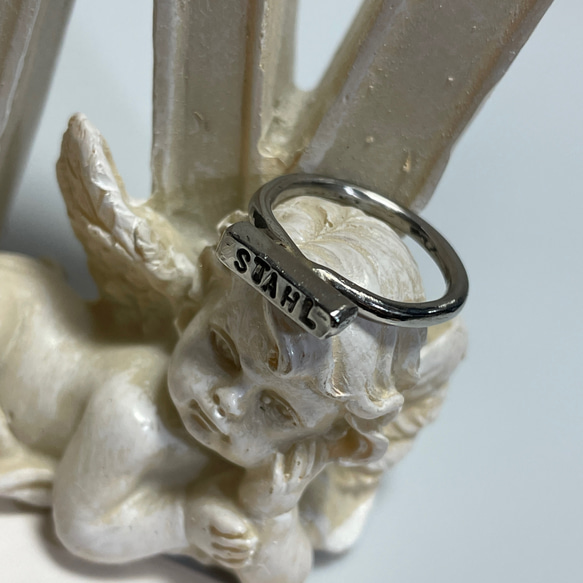 Engraved letter ring by Peach ワーズリング German 4枚目の画像