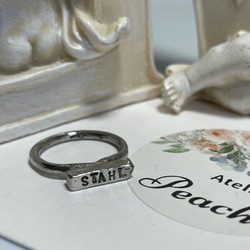Engraved letter ring by Peach ワーズリング German 5枚目の画像
