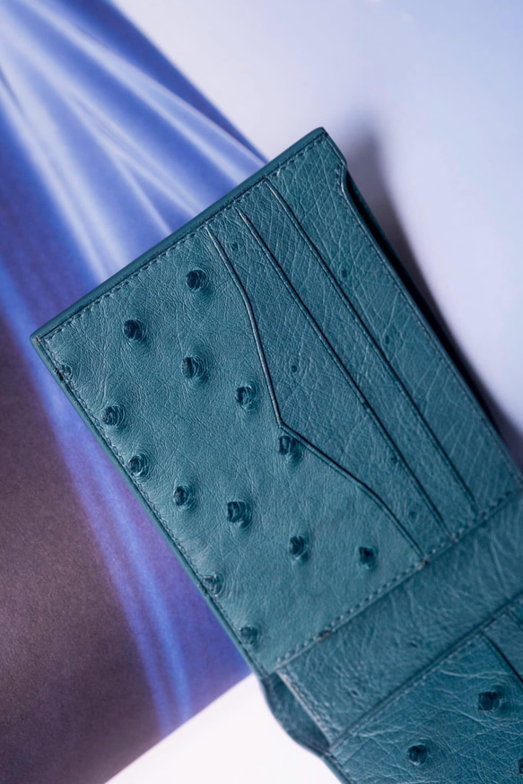 高級オーストリッチ革使用した二つ折り財布。手縫い財布です 3枚目の画像