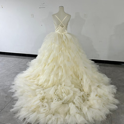 豪華！アイボリー  ウエディングドレス 柔らかく重ねたチュールスカート 花嫁/前撮り 2枚目の画像