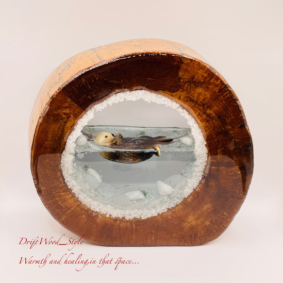 一つ限りの流木アート 海に浮かぶラッコ ジオラマ 流木 フィギュア 置物 インテリア レジン テラリウム 生き物 N12 7枚目の画像