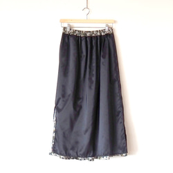 ギャザースカート　（小花柄）ブラック 3枚目の画像