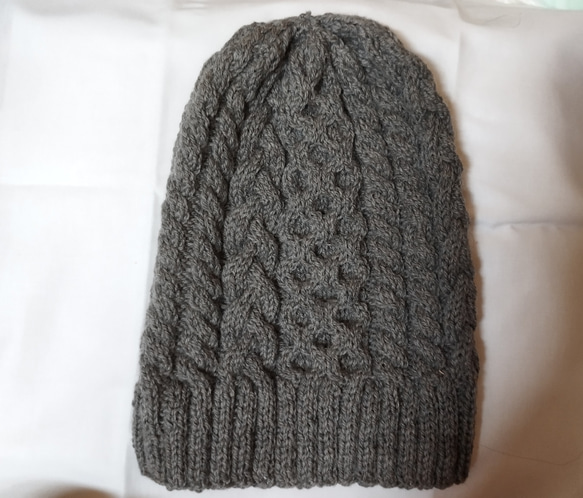 グレー手編みニット帽 2枚目の画像