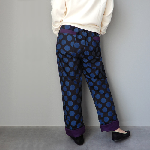 ロールアップ専用パンツ！カラータイツで冬のオシャレに彩りを