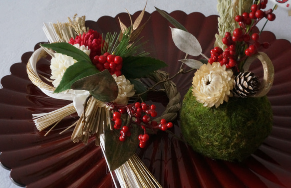 【新春福袋2024•最後の1点】菊と南天のしめ縄飾り＆苔玉のお正月飾り 7枚目の画像