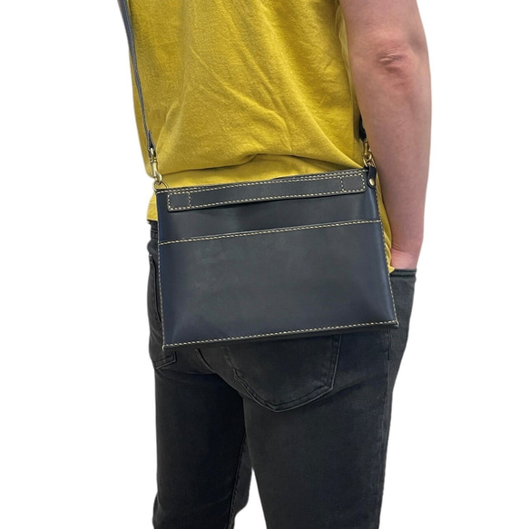 【現物販売・サンプルセール】iPadも入るA5サイズの革製4WAYバッグインバッグ ショルダー サコッシュ 9枚目の画像