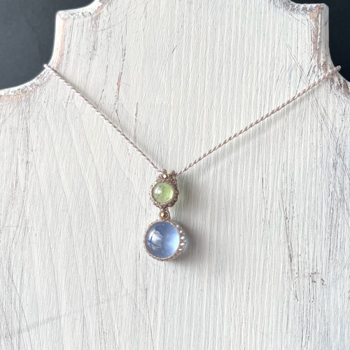 2種類のグリーンアンバー・ペリドットのマクラメネックレス 2種類のグリーンアアンバーとペリドットのマクラメネックレス