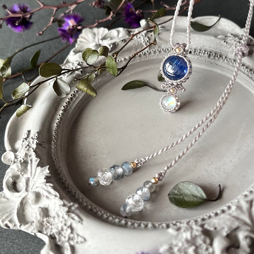 2122 精神の成長♡カイヤナイト&ムーンストーン天然石♡マクラメネックレス