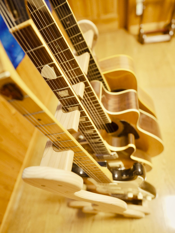 【オーダー品】手作り木工　木製ギタースタンド （ナチュラル） ４本掛け 2枚目の画像