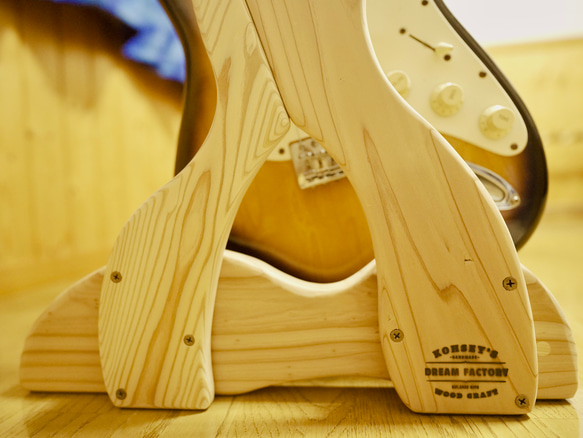 【オーダー品】手作り木工　木製ギタースタンド （ナチュラル） ４本掛け 6枚目の画像