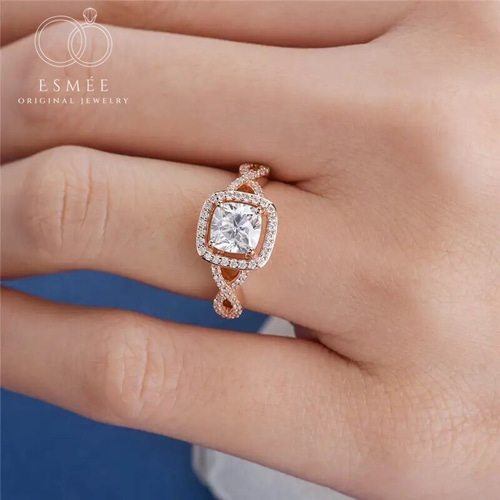 モアッサナイト K14 クッションカット 1ct キラキラ
