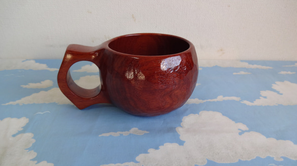 　赤い花梨の一木彫りコーヒーカップ. 5枚目の画像