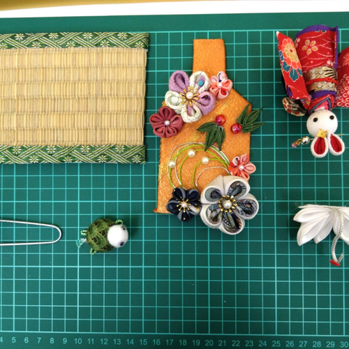 お正月飾り 羽子板 鶴亀 ちりめん細工 その他人形 himadare 通販