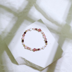 天然石系列肆 月光石 粉晶  草莓晶 石榴石 手鍊 /招桃花/ 第3張的照片