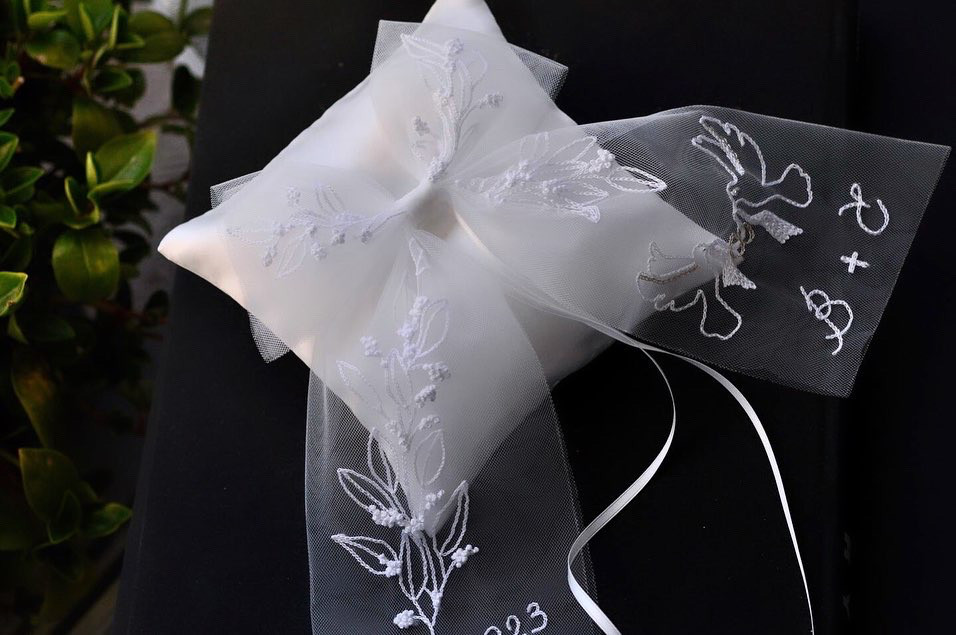 【オリーブ　鳩　∞　】　日付　イニシャル刺繡のリングピロー　オーダーメイド