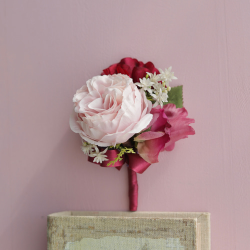 人気のチョコレートコスモスと大人ピンクのクラッチブーケ】シック