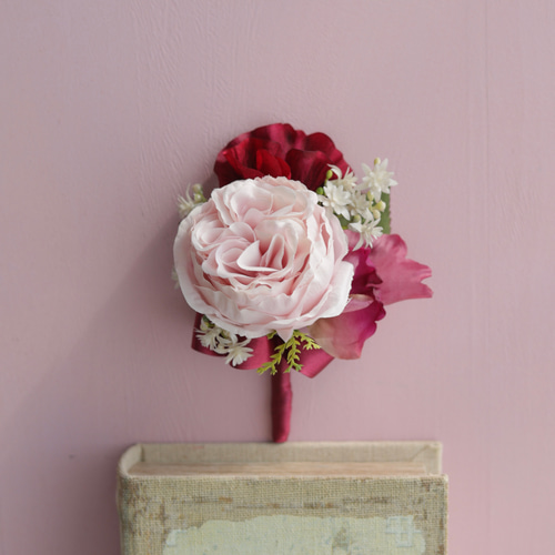 人気のチョコレートコスモスと大人ピンクのクラッチブーケ】シック