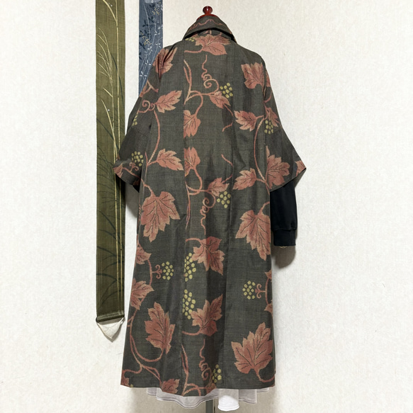 大島紬で作ったコート　寒草 4枚目の画像