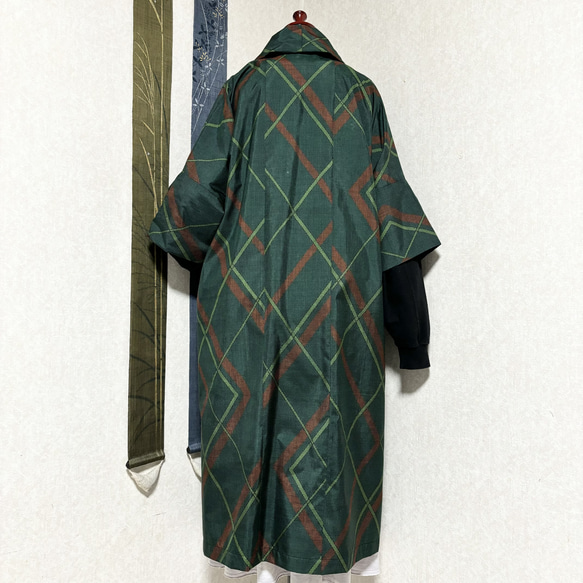 大島紬で作ったコート　冬芽 4枚目の画像