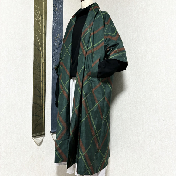 大島紬で作ったコート　冬芽 2枚目の画像