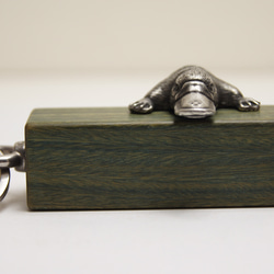 カモノハシ　パロサント（木材）ピューター（金属）キーホルダー、バッグチャーム、置物 3枚目の画像