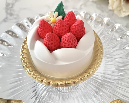 アロマストーン  カップケーキ オーダーストップ中 ☆苺のケーキ・アロマストーン・精油（オイル）付☆ミニチュア