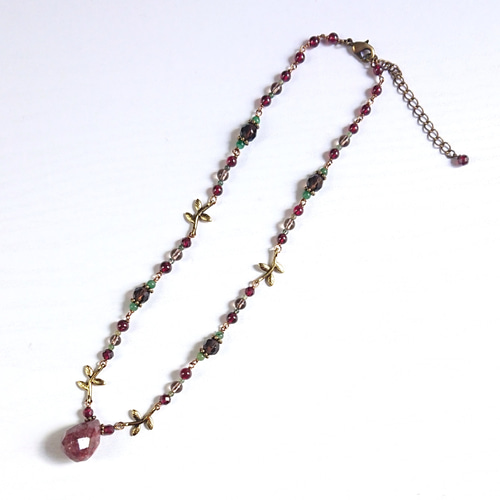 アンティーク風なダークレッド ボタニカル ネックレス Y-1834