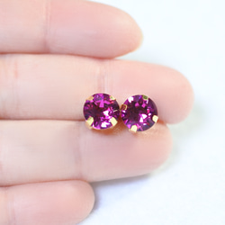 施華洛世奇正常顏色水鑽耳環（8毫米紫紅色鈦柱） 第4張的照片