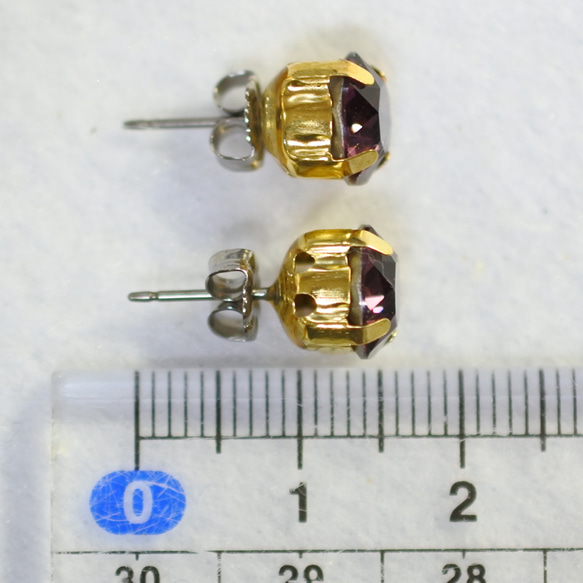 施華洛世奇正常顏色水鑽耳環（8毫米，紫水晶，鈦柱） 第5張的照片